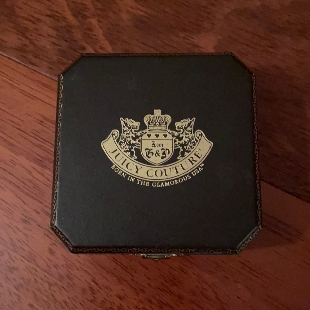 Empty juicy couture necklace box